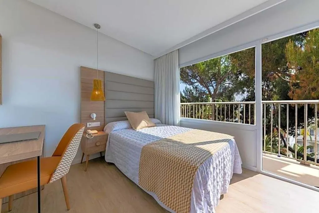 Room, Leman, Majorca