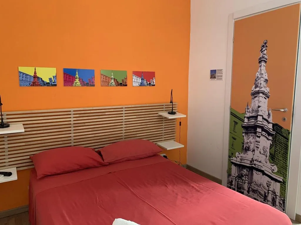 Room, B&B Tarumbò, Naples