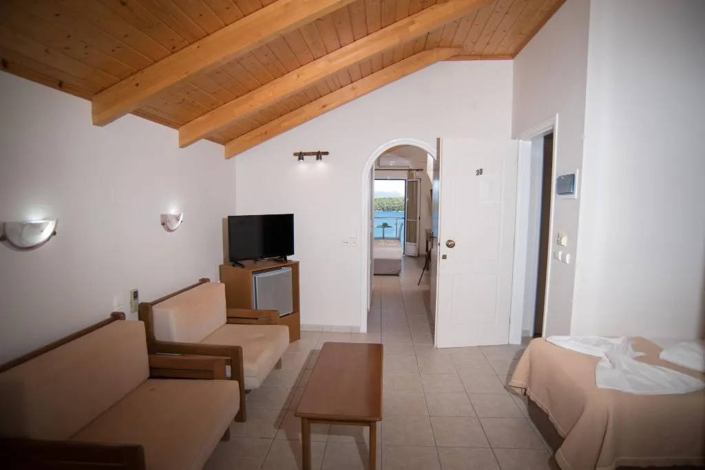 FAMILY ROOM DELUXE TWO BEDROOM Room, Hotel Oasis, Athens