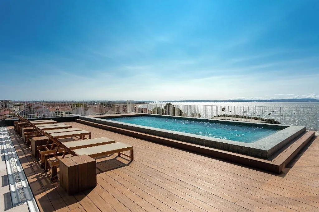 Sports and Entertainment, Upon Vila Alcochete Hotel, Lisbon