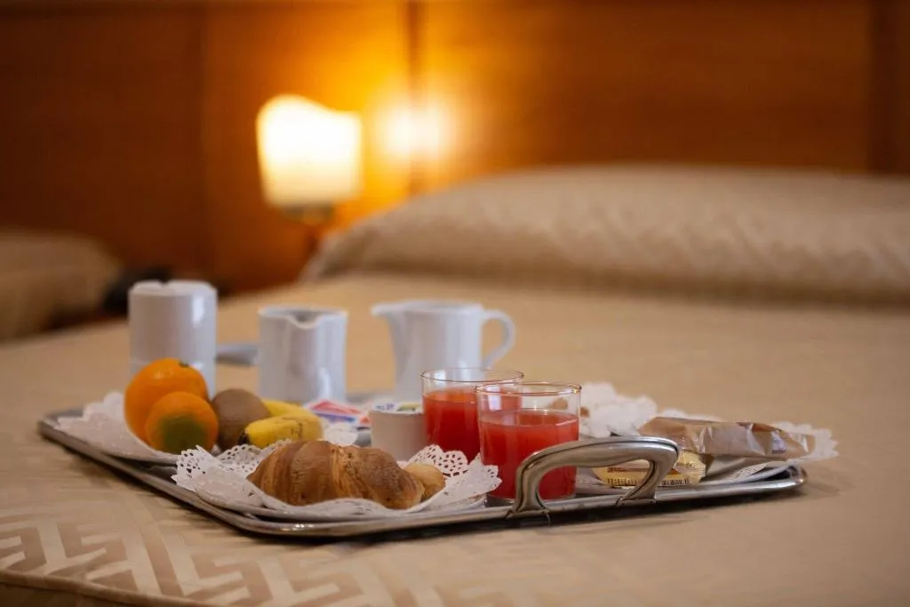 Room, Hotel Maddaloni, Naples