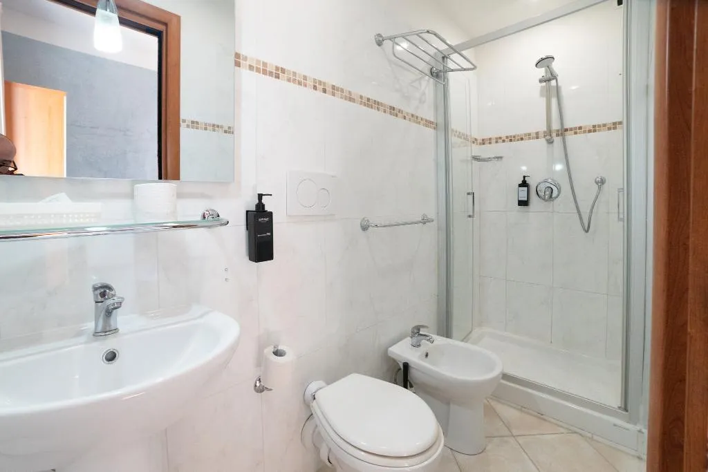 DOUBLE STANDARD Room, Angelica, Florence