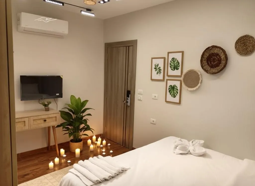 SINGLE SUPERIOR KING BED Room, Zen Pyramids Luxury Villa, Cairo