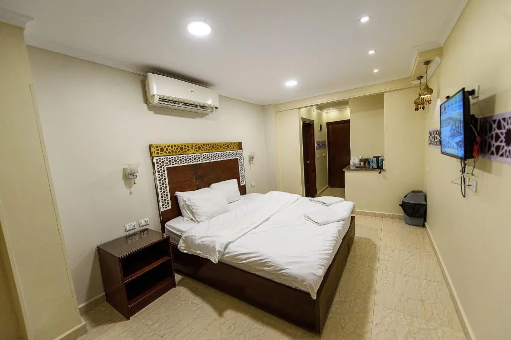 DOUBLE DELUXE ONE BED Room, Pyramids Height Hotel, Cairo