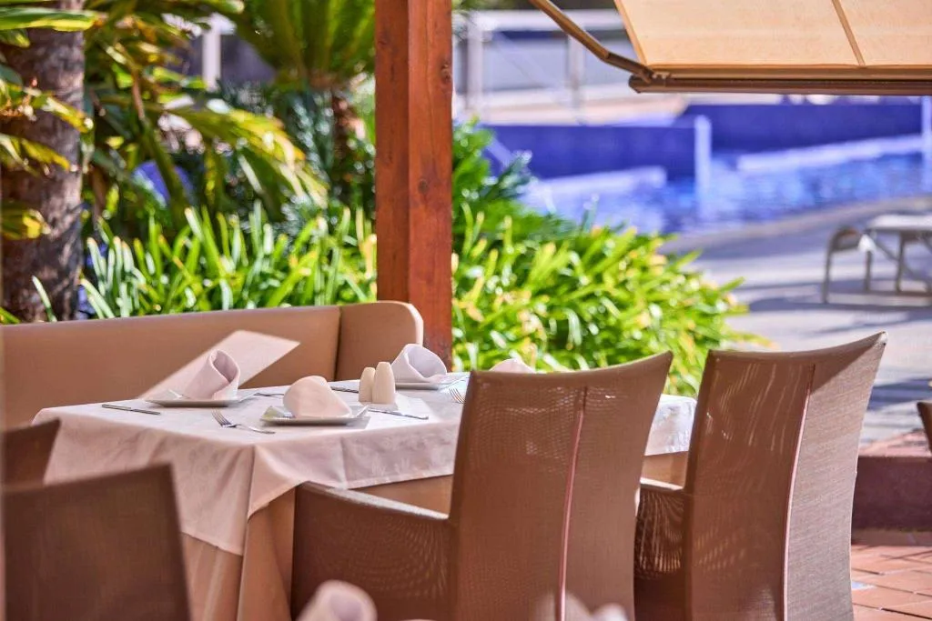 Restaurant, Zafiro Palmanova, Majorca