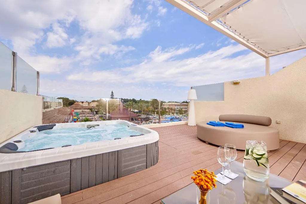APARTMENT WITH TERRACE Room, Zafiro Ca'n Picafort, Majorca