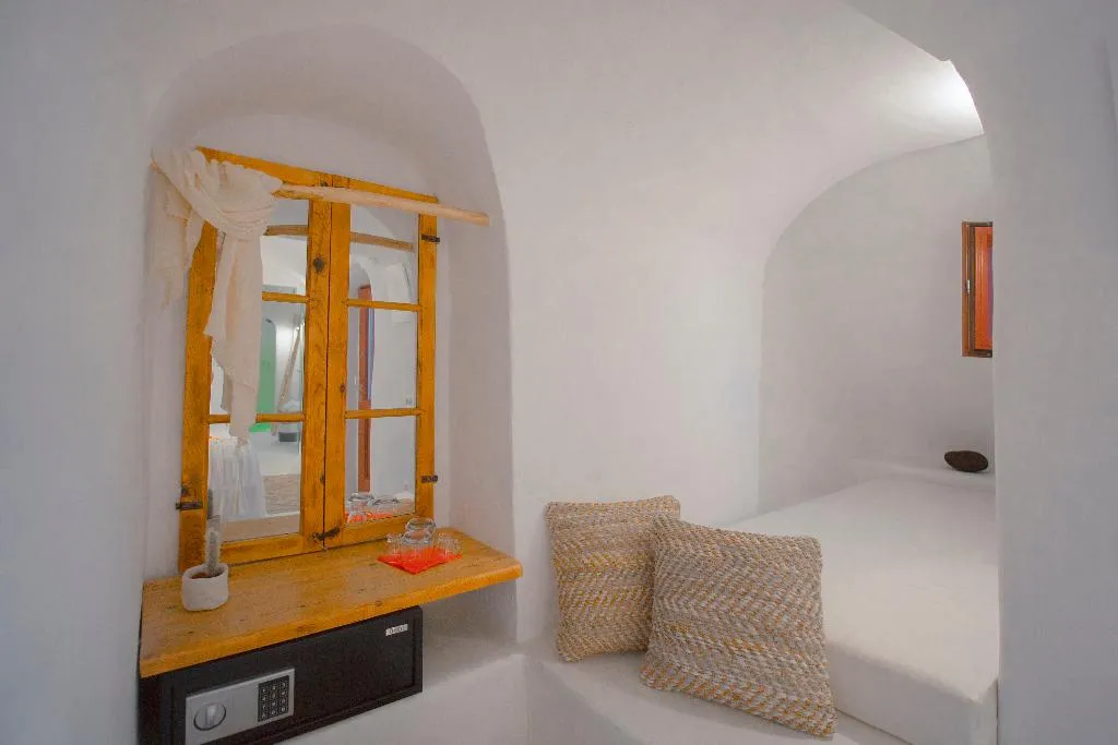 JUNIOR SUITE WITH JACUZZI Room, Nano Suites, Santorini
