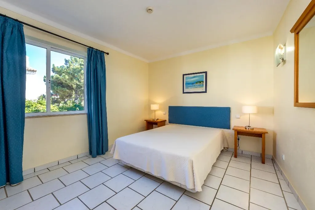 APARTMENT TWO BEDROOMS Room, Ouratlantico, Algarve