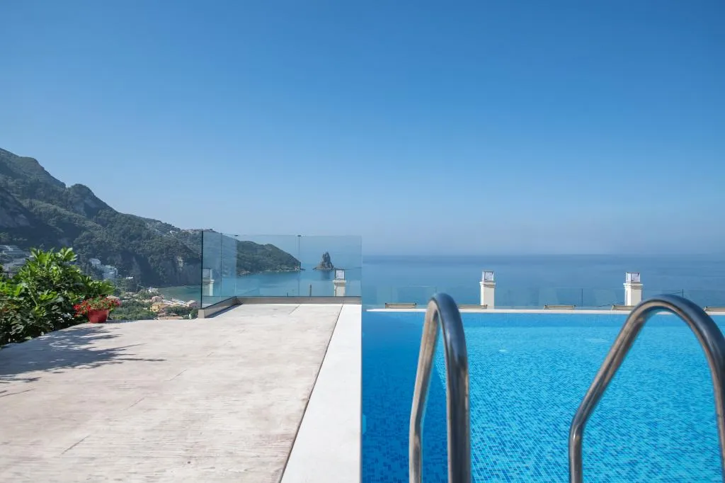 Pool, Mazis Apartments, Corfu