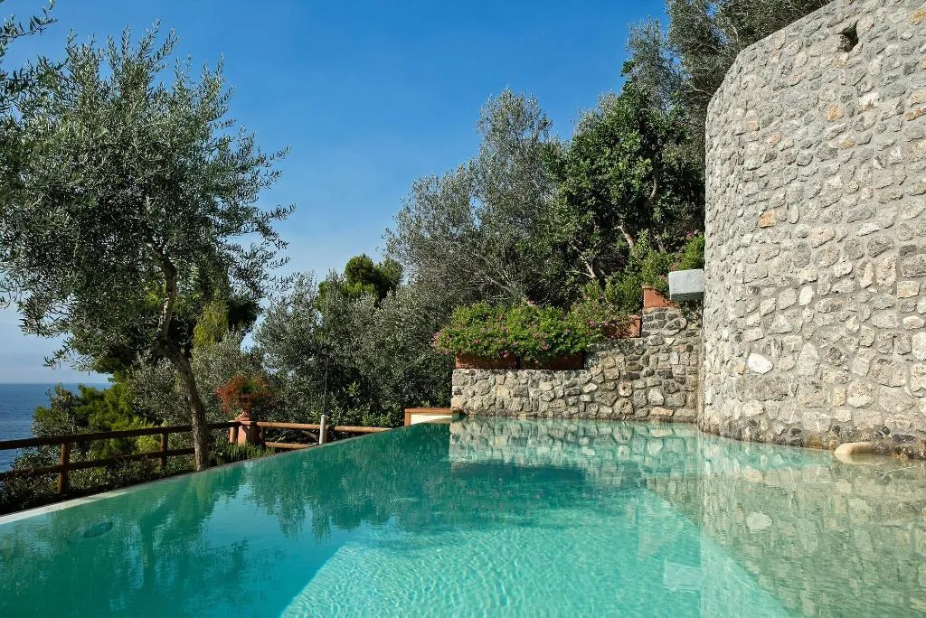Sports and Entertainment, Villa Corallium, Naples