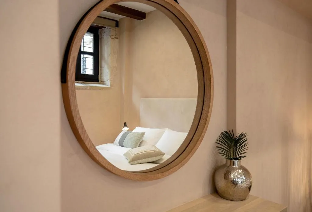 Room, J&G Suites, Crete