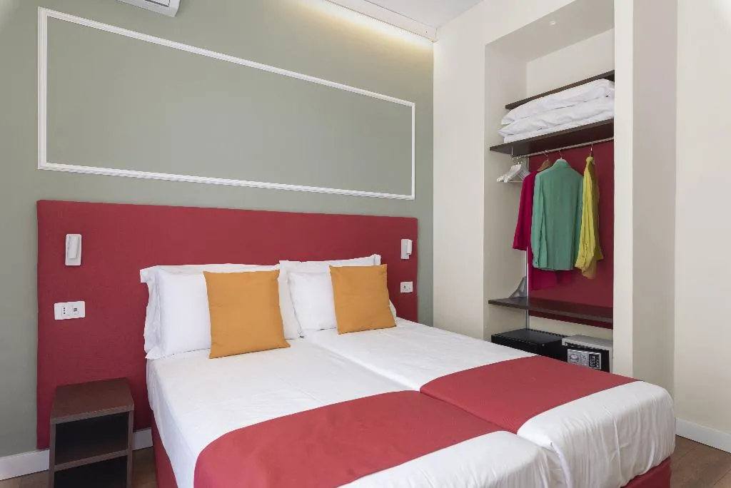Double or Twin CLASSIC WITH BALCONY Room, Hotel La Pergola, Naples