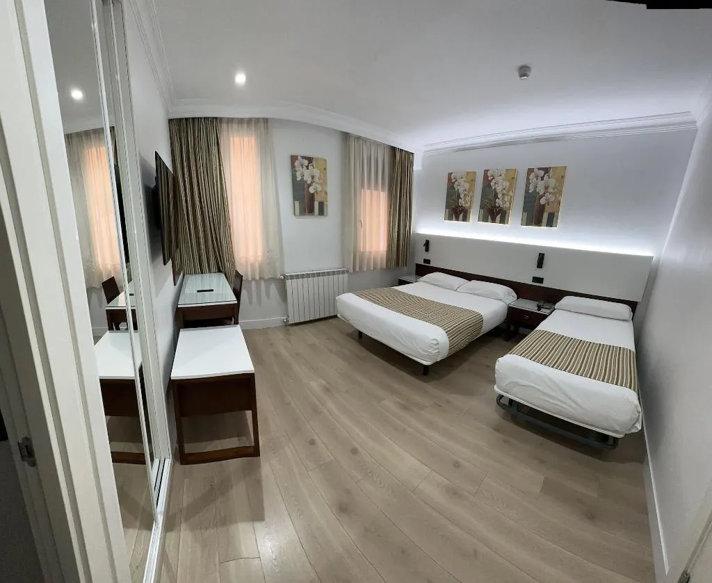 Room, Hostal Sol Square Madrid, Madrid