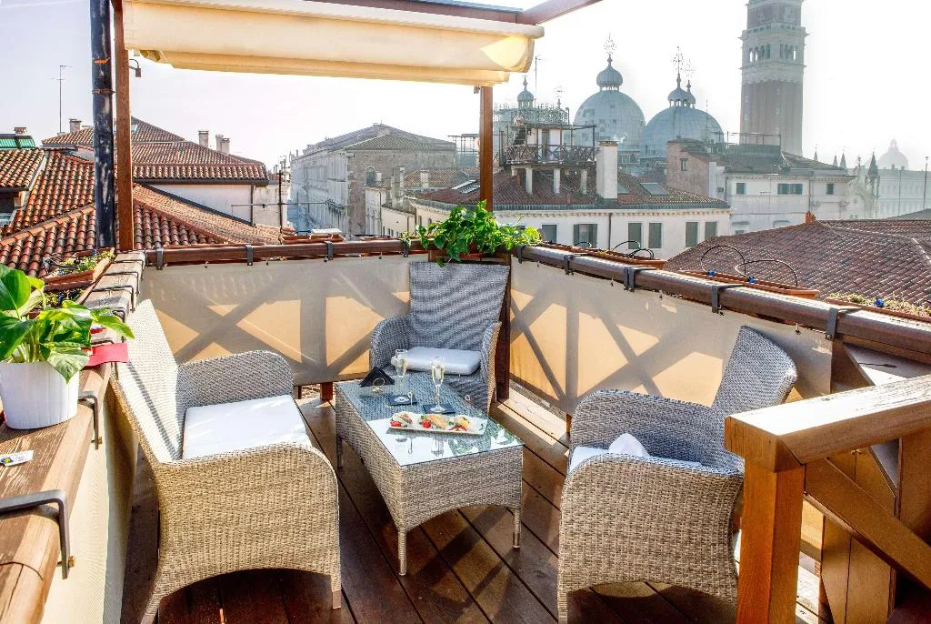 Room, Colombina, Venice