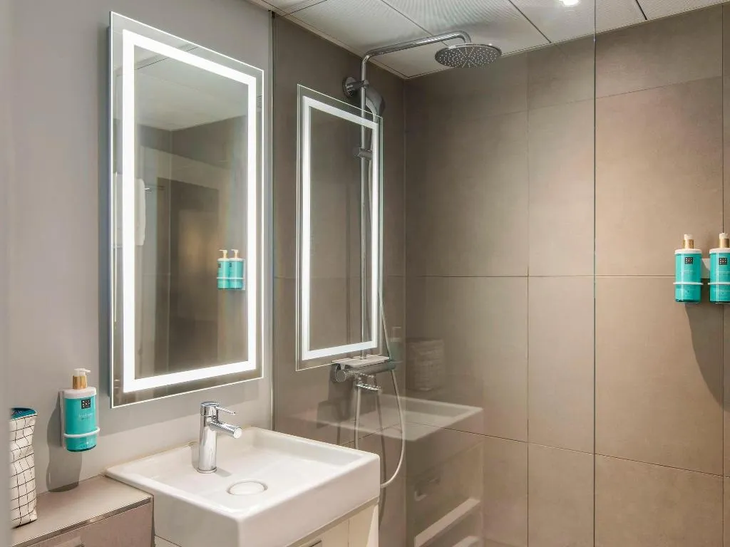 DOUBLE SUPERIOR Room, Novotel Amsterdam City, Amsterdam