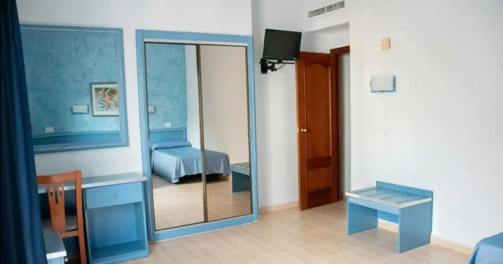 TRIPLE STANDARD Room, Santa Monica, Costa Dorada