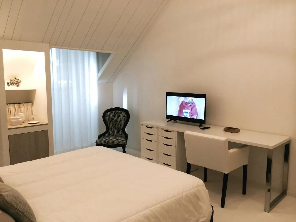 Room, La Collegiata, Catania