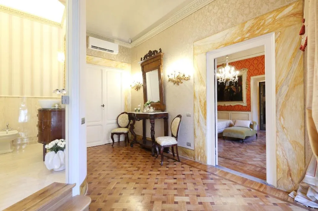 Room, Piazza Pitti Palace, Florence