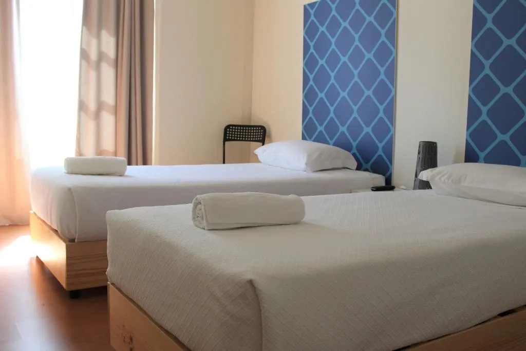 TWIN WITH SHARED BATHROOM Room, Tagus Royal Residence, Lisbon