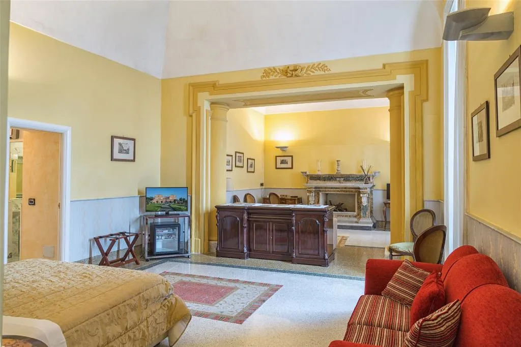 JUNIOR SUITE CAPACITY 4 Room, Villa Signorini Hotel, Naples