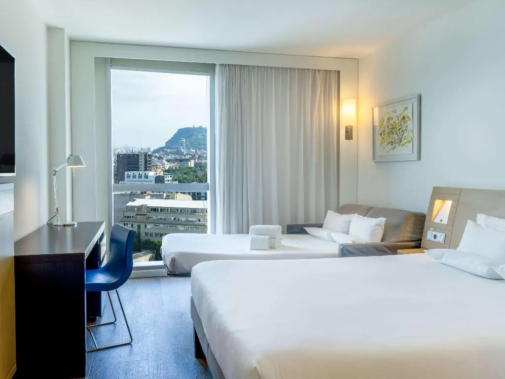 DOUBLE SUPERIOR QUEEN BED Room, Novotel Barcelona City, Barcelona