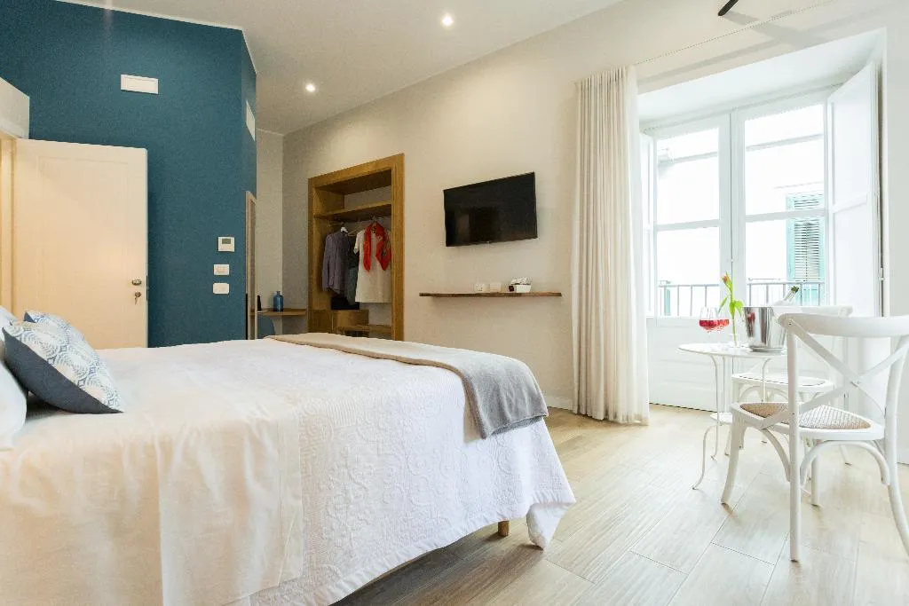 DOUBLE DELUXE WITH BALCONY Room, Bellaroto Suite, Palermo