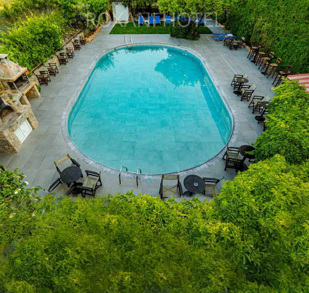 Pool, Roxani, Crete