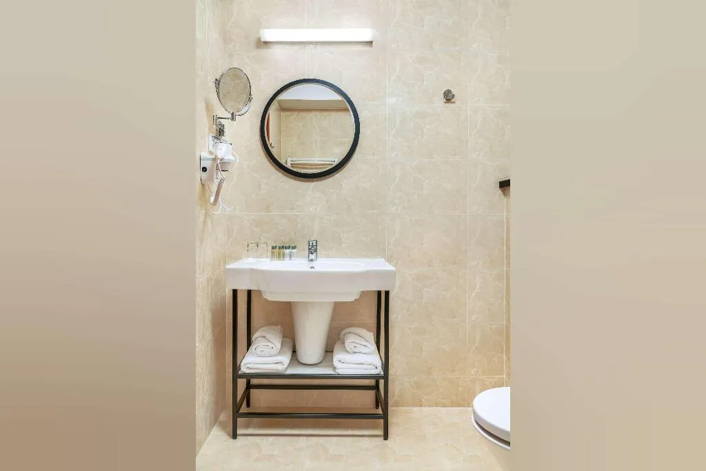 JUNIOR SUITE KING SIZE BED Room, Metropolo By Golden Tulip, Krakow