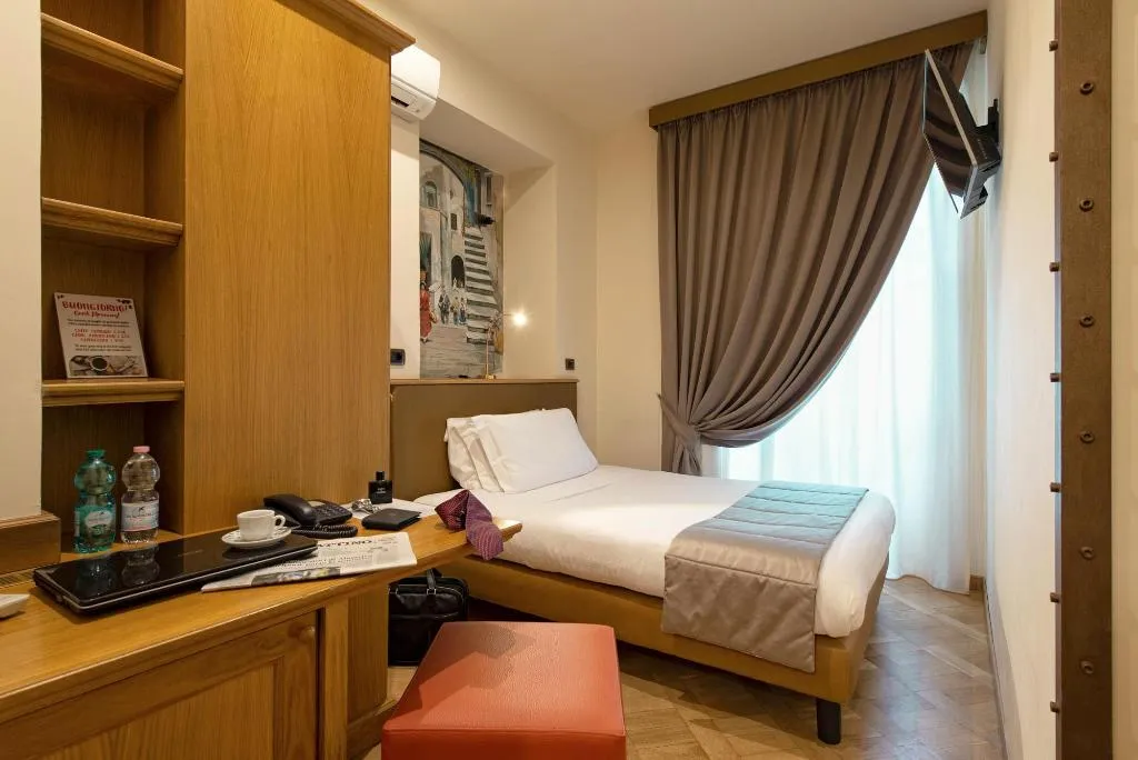 Room, Grand Hotel Europa, Naples