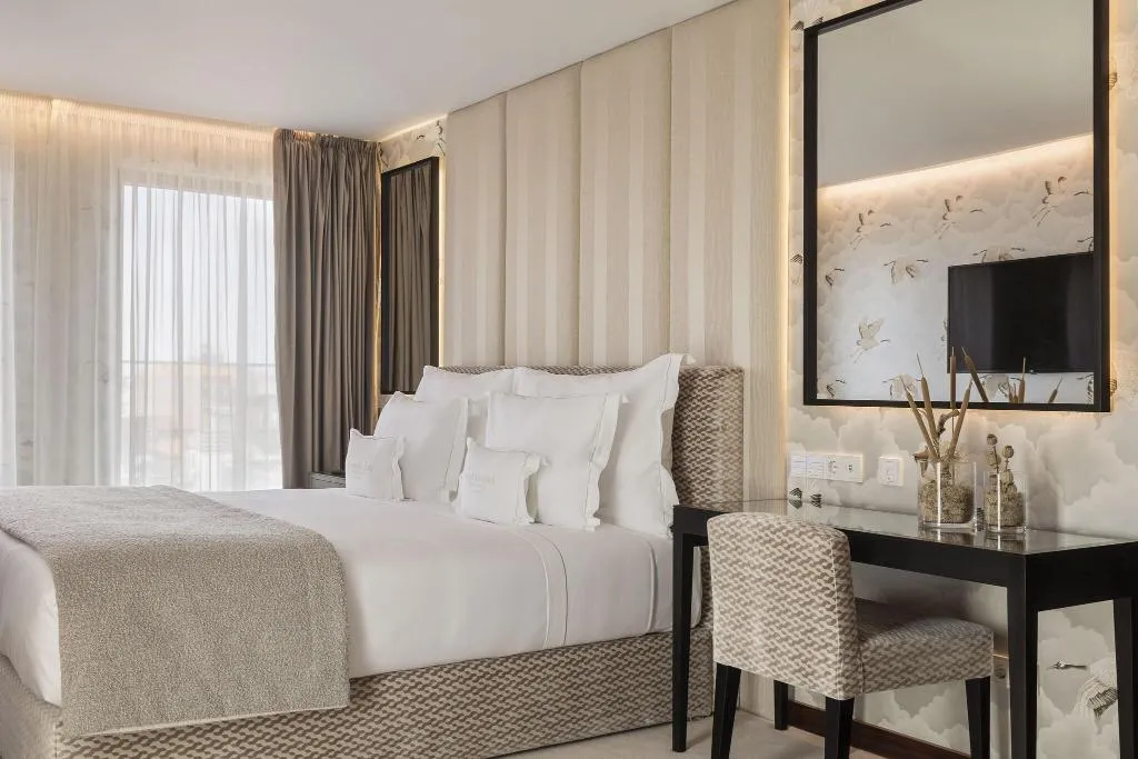 JUNIOR SUITE DELUXE Room, Wine & Books Porto Hotel, Porto