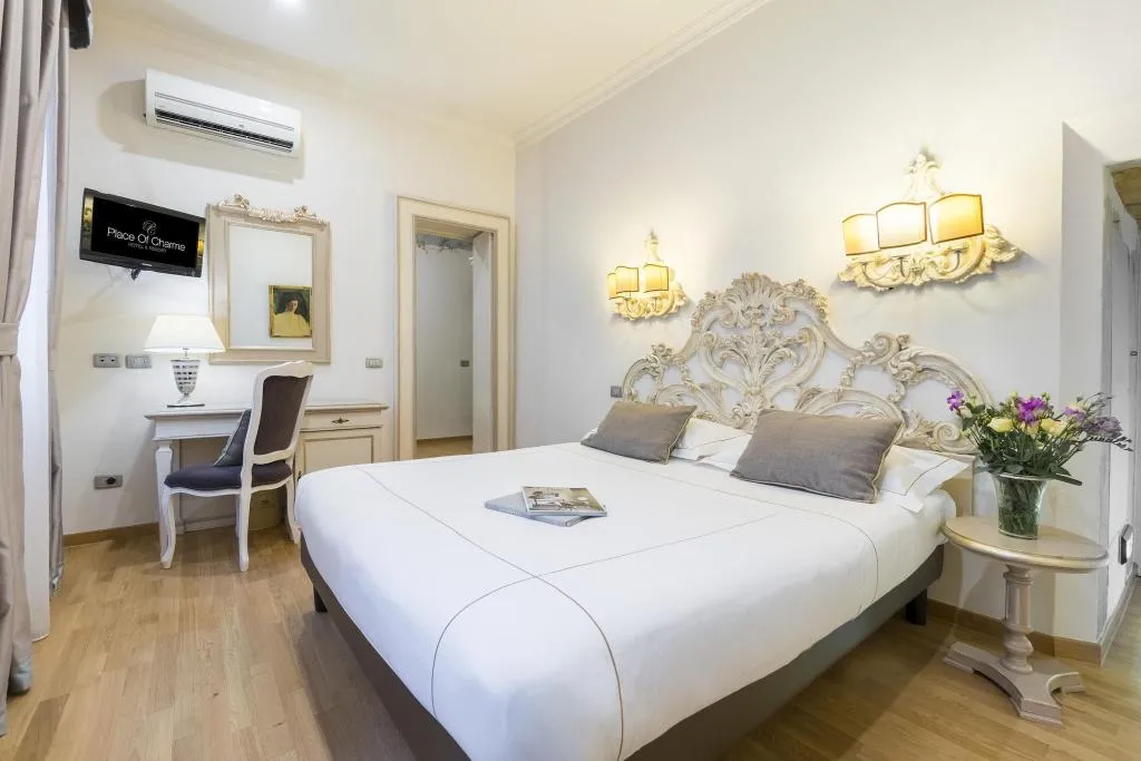 FAMILY ROOM THREE BEDS Room, Art Atelier, Florence