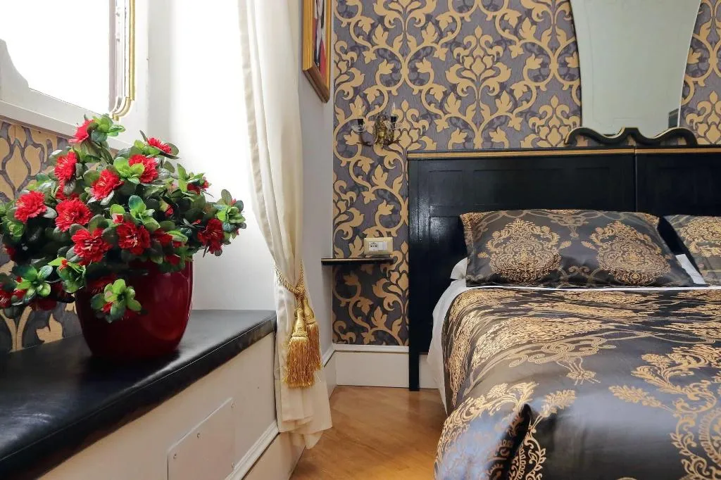 Room, Domus Monamì Luxury Suites, Rome