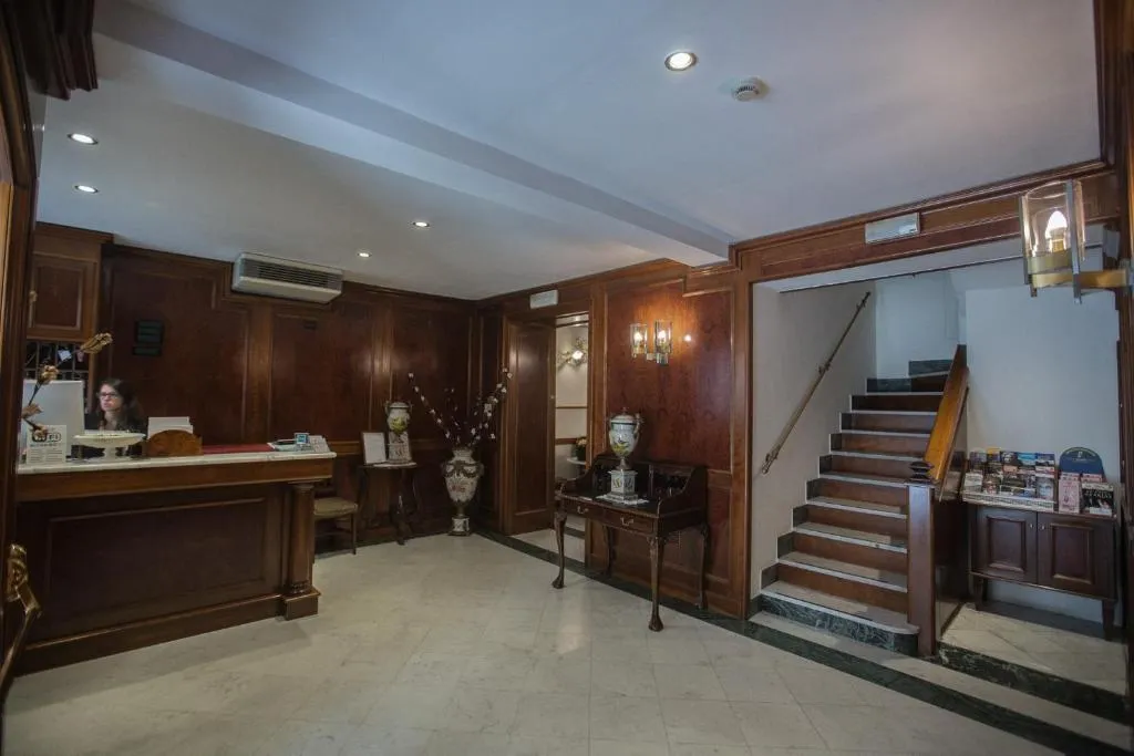 Lobby, Grifo, Rome
