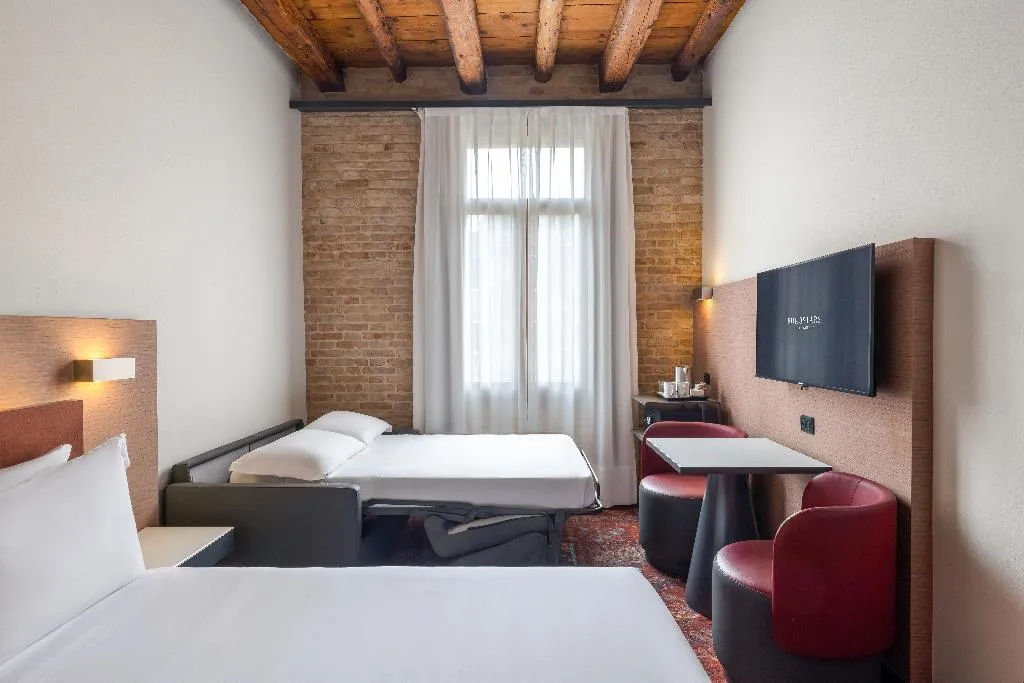 Double or Twin DELUXE CANAL VIEW Room, Eurostars Cannaregio, Venice