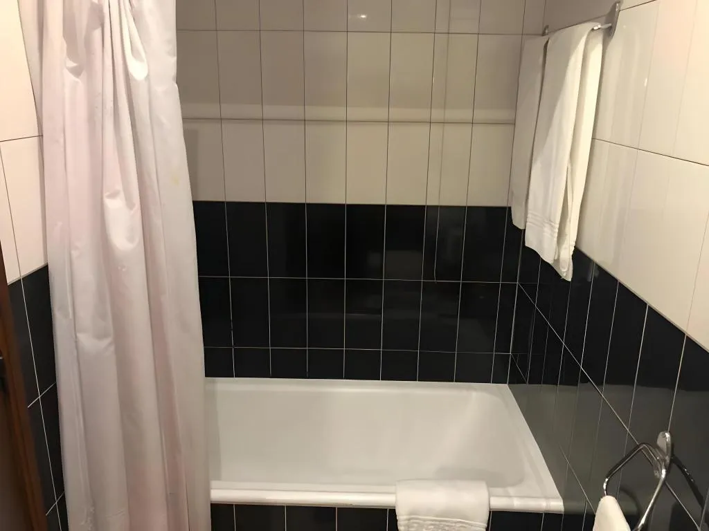 Room, Girassol, Porto
