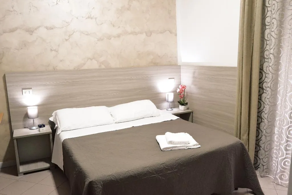 DOUBLE SINGLE USE STANDARD Room, Colombo, Naples