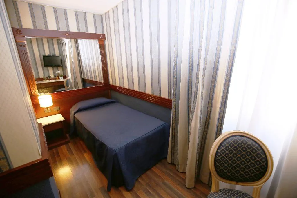 SINGLE STANDARD Room, Regent, Rome