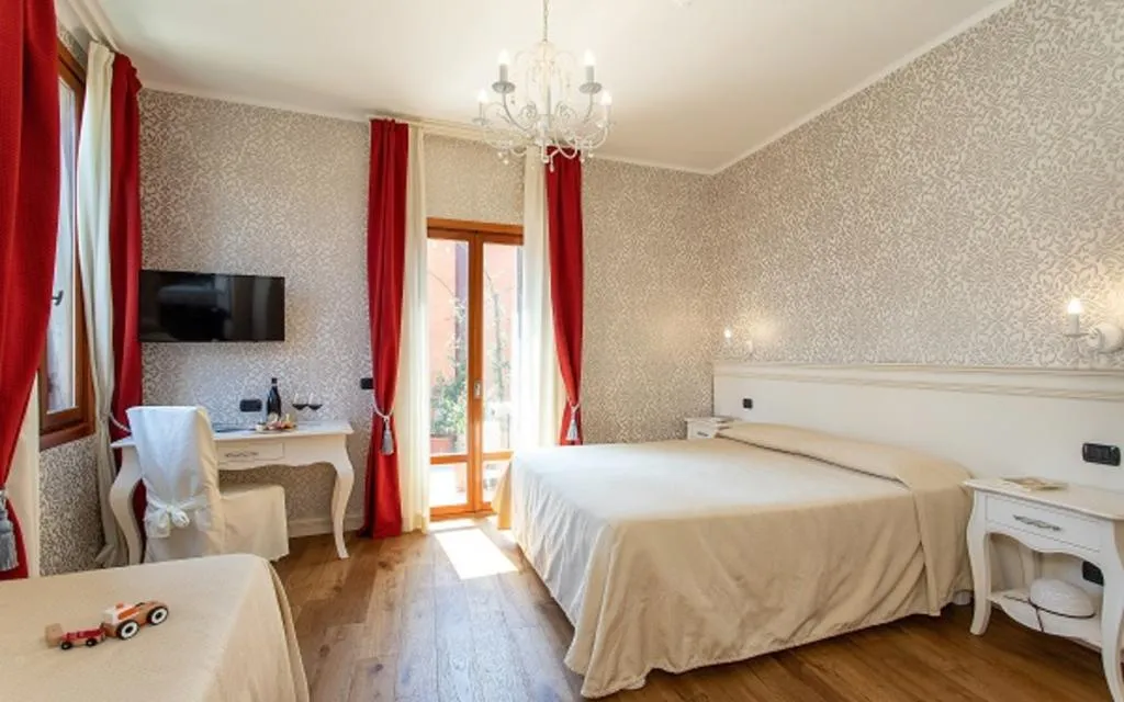 SUITE CANAL VIEW Room, Charming Palace Santa Fosca, Venice