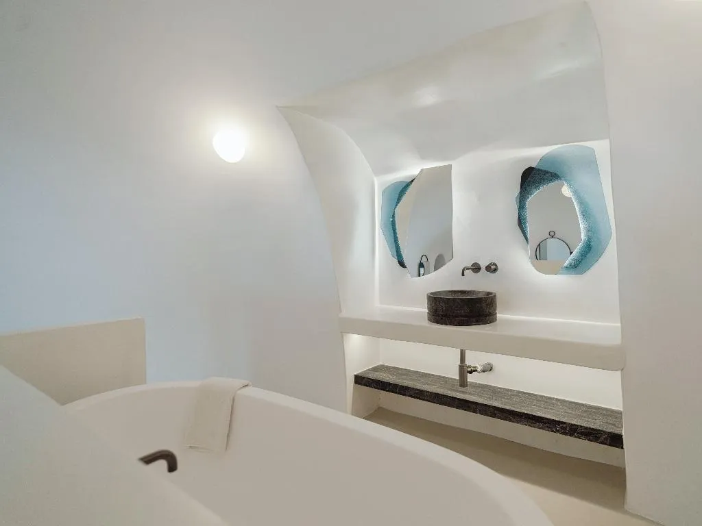 HOUSE WITH JACUZZI Room, IKIES Santorini, Santorini