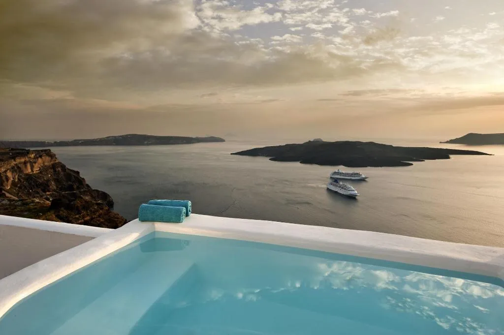 Room, Kamares Apartments, Santorini