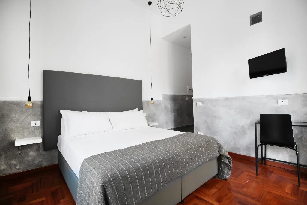 Room, Toledostop, Naples