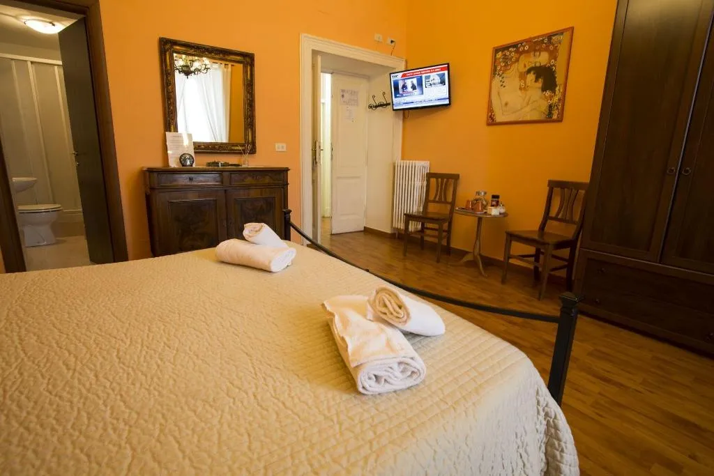 Room, Laterano Inn, Naples