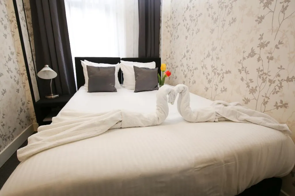 Double or Twin WITH SHARED BATHROOM Room, Hotel Flipper Amsterdam, Amsterdam