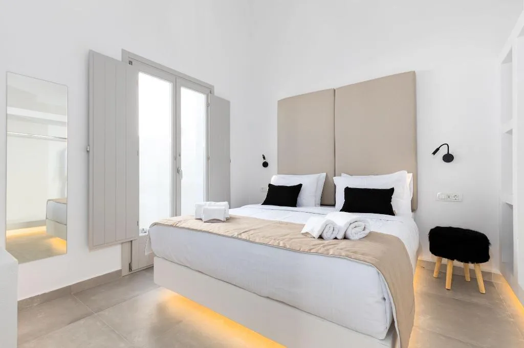 Room, Serapias Suites, Santorini