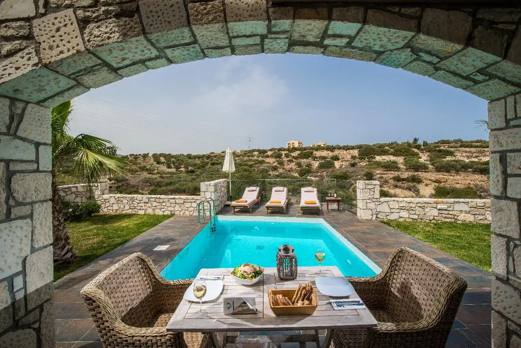 SUITE DELUXE WITH PRIVATE POOL Room, Diamond Village, Crete