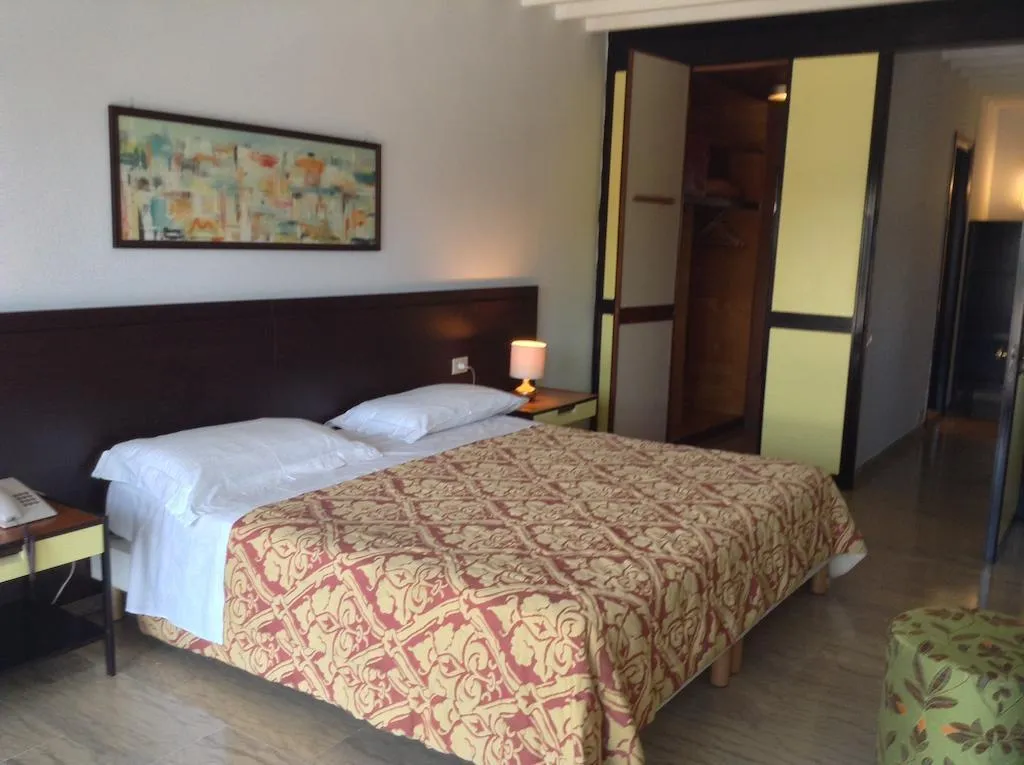 Room, Residence Garden, Rome