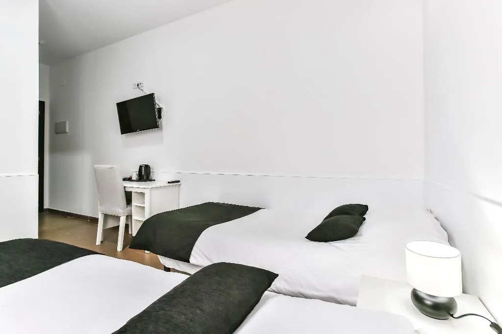 TWIN STANDARD Room, Laramond Barcelona Rooms, Barcelona