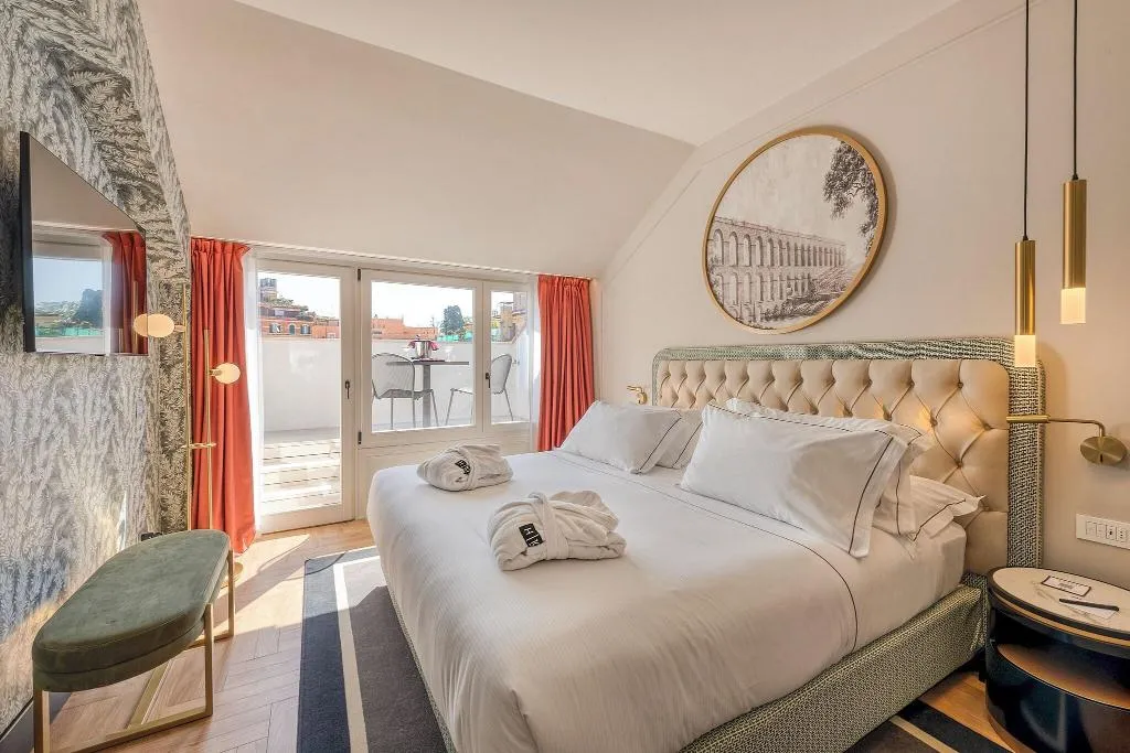 SUITE QUEEN SIZE BED Room, H10 Palazzo Galla, Rome