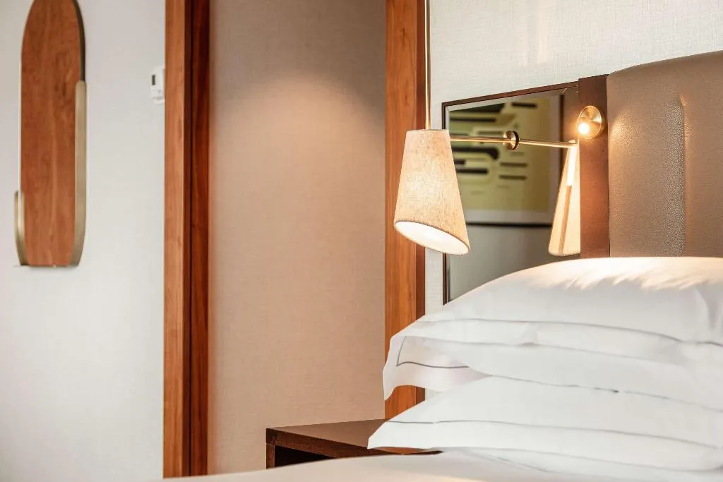 JUNIOR SUITE WITH VIEWS Room, Hilton Amsterdam, Amsterdam