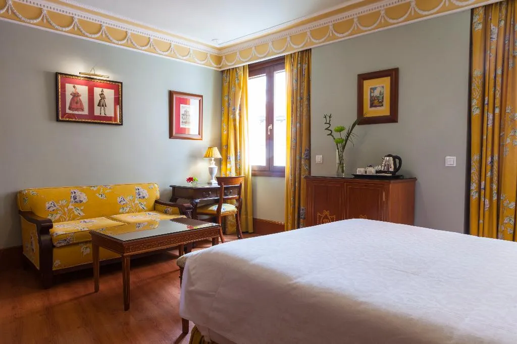 DOUBLE SINGLE USE DELUXE Room, Inglaterra, Seville